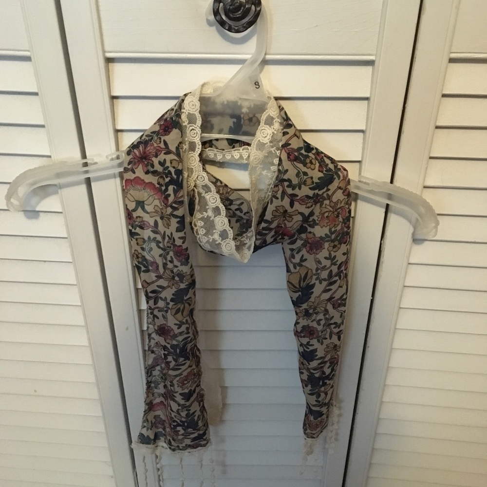 Women’s scarf